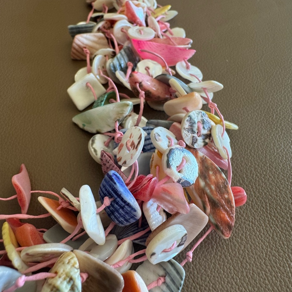 Colorful Shell Necklace - Picture 3 of 5